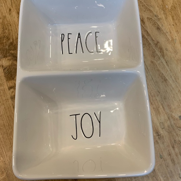 Rae Dunn Peace/Joy divided dish Christmas - Picture 1 of 5